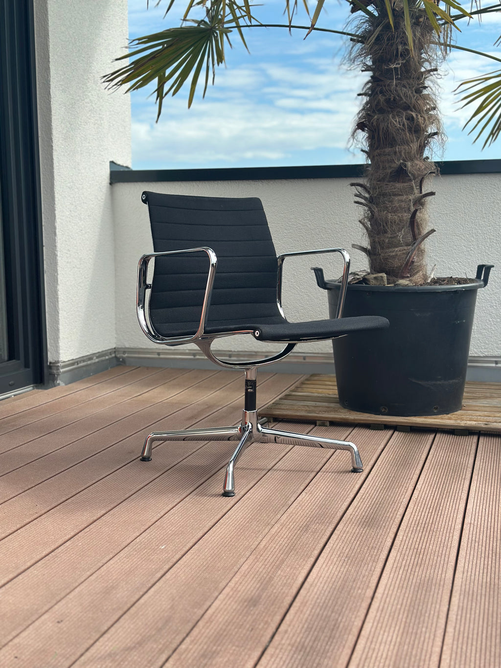 Vitra EA 108 Hopsak Schwarz – Charles & Ray Eames Designerstuhl