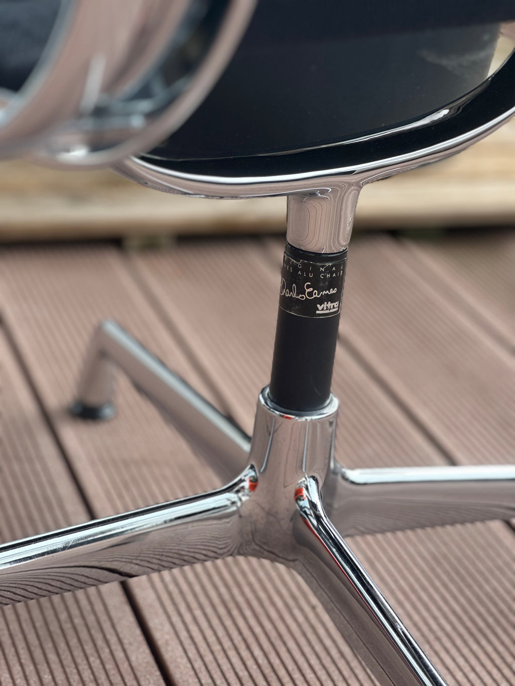 Vitra EA 108 Hopsak Schwarz – Charles & Ray Eames Designerstuhl