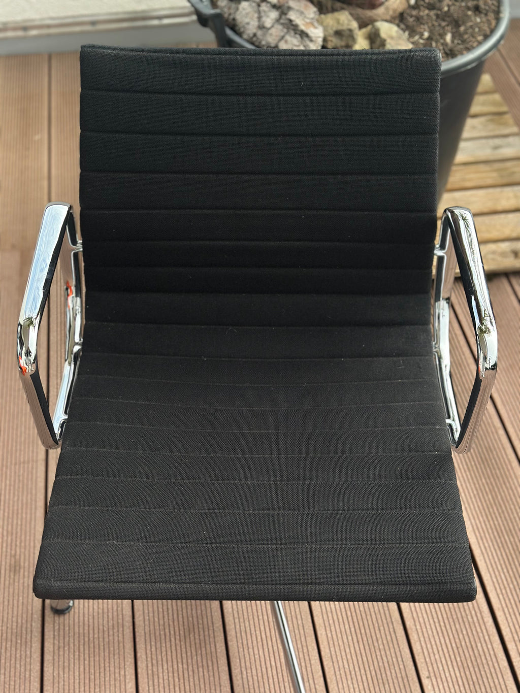 Vitra EA 108 Hopsak Schwarz – Charles & Ray Eames Designerstuhl